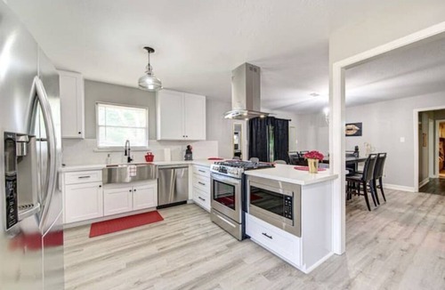 Pasadena House | Home near Chemical Plant- Long Term stay- Easy access to highway