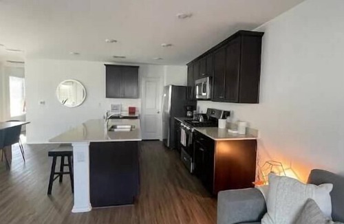 Del Valle House | Home near COTA, Tesla and ABIA