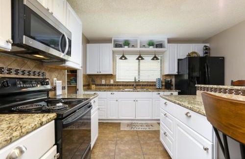 Heritage Villa | Home near Sea World & Lackland