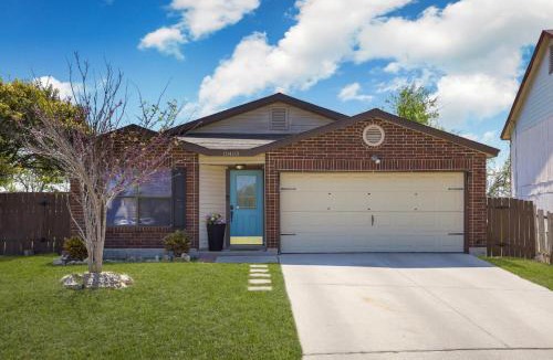 Heritage Villa | Home near Sea World & Lackland
