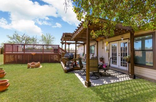 Heritage Villa | Home near Sea World & Lackland