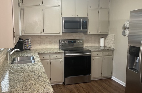 Lilburn House | Home Near Stone Mountain Park Minutes to Atlanta and FIFA.