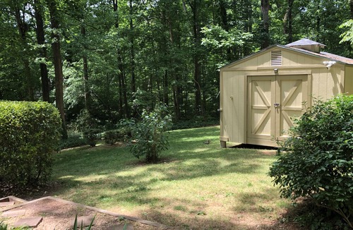 Lilburn House | Home Near Stone Mountain Park Minutes to Atlanta and FIFA.