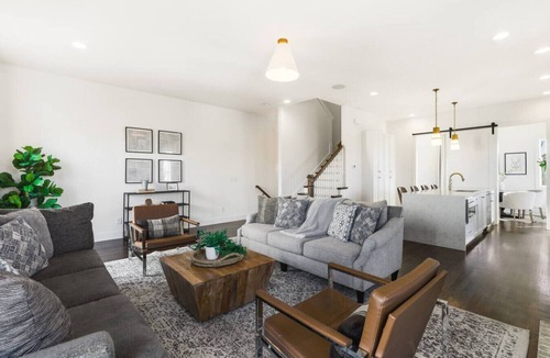 Hillsboro West End Villa | Home Near Vanderbilt & Belmont with Garage + Pool Table