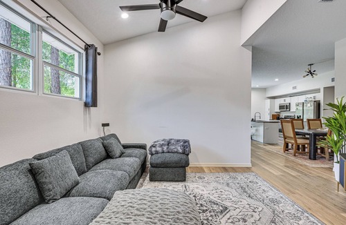 Lutz House | Home Office & Fire Pit! Stylish Lutz Townhouse