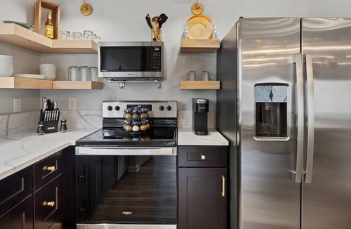 Tyler Condo | Home & office with comfort and style.