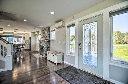 McHenry House | Home on Fox River Modern Decor Style!