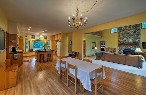 Gold Bar House | Home on Skykomish River w/Fire Pit & Hot Tub