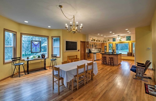 Gold Bar House | Home on Skykomish River w/Fire Pit & Hot Tub