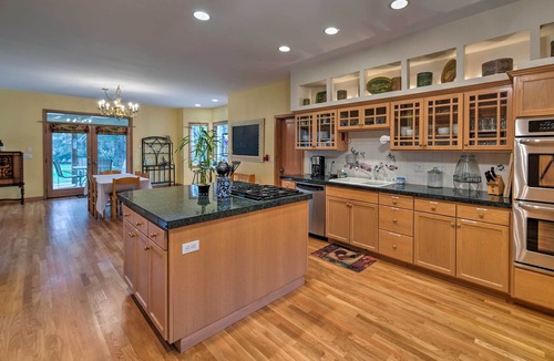 Gold Bar House | Home on Skykomish River w/Fire Pit & Hot Tub