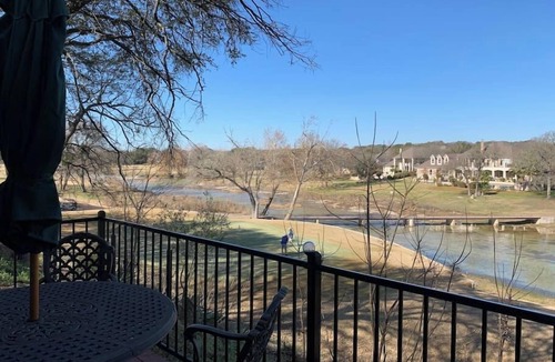 Salado House | Home on the Green