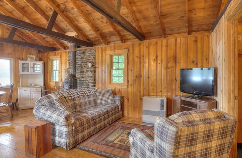Rangeley Cottage | Home on the Range - Guest House