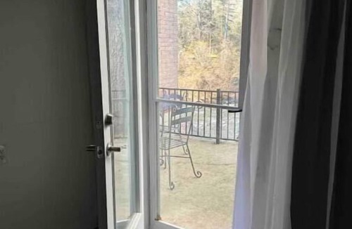 Gold Hill House | Home on the River