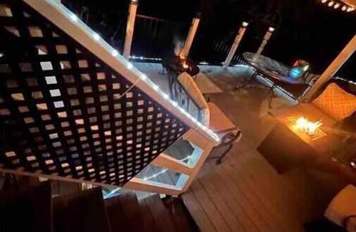 Gold Hill House | Home on the River