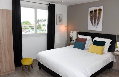 Langon Hotel | Home Place