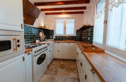 Le Menil House | Home - Retour aux sources