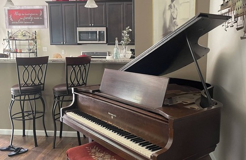 Glencoe House | Home Retreat -Cozy Neighborhood, 2 bedroom, 3 full baths, 4 guests