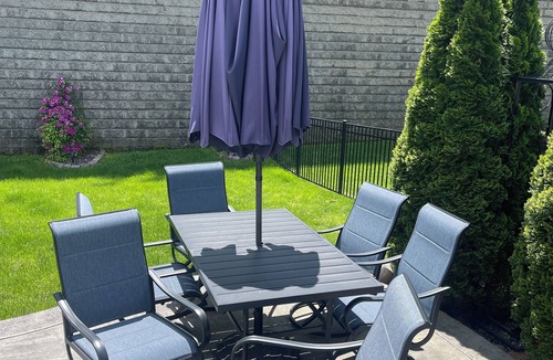 Glencoe House | Home Retreat -Cozy Neighborhood, 2 bedroom, 3 full baths, 4 guests