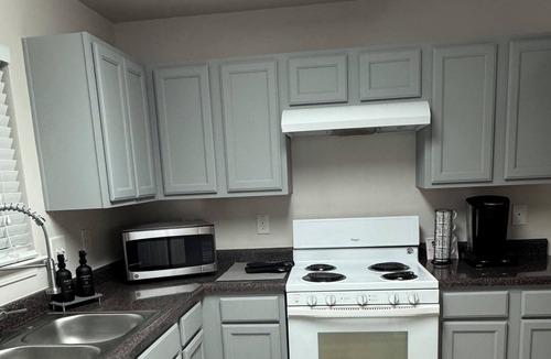 Smyrna House | Home Run Stay- Quiet 3-bedroom house in welcoming Smyrna near Truist Park & DT