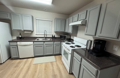 Smyrna House | Home Run Stay- Quiet 3-bedroom house in welcoming Smyrna near Truist Park & DT