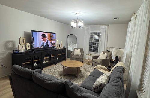 Smyrna House | Home Run Stay- Quiet 3-bedroom house in welcoming Smyrna near Truist Park & DT