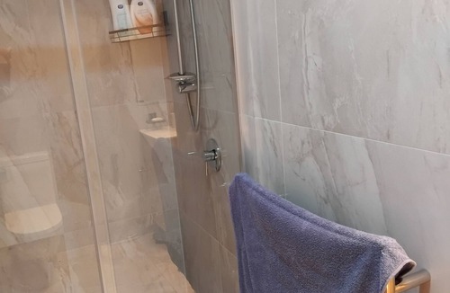 Papatoetoe House | Home Stay:King Room available Only