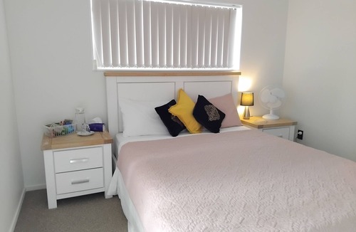 Papatoetoe House | Home Stay:King Room available Only