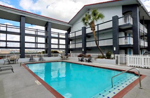 West San Antonio Hotel | Home Suites Culebra