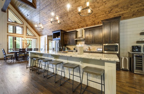 Hochatown Cabin | Home Sweet 'Homa: Rustic Chic Luxury- 5 Bedroom Cabin w/ALL Amenities!