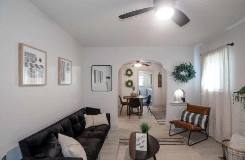 Sunnyside House | Home Sweet Home - Loft 3 BR - 1 BA WIFI SMART TV