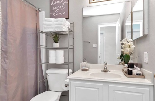 Houston House | Home Sweet Townhome! Spring area (2 Queen Beds)