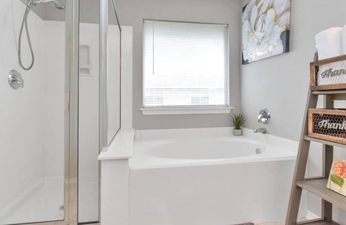 Houston House | Home Sweet Townhome! Spring area (2 Queen Beds)