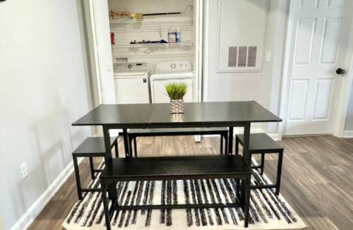 Morrow Apartment | Home Theater Sleeps 8 WiFi