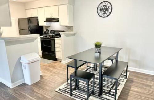 Morrow Apartment | Home Theater Sleeps 8 WiFi