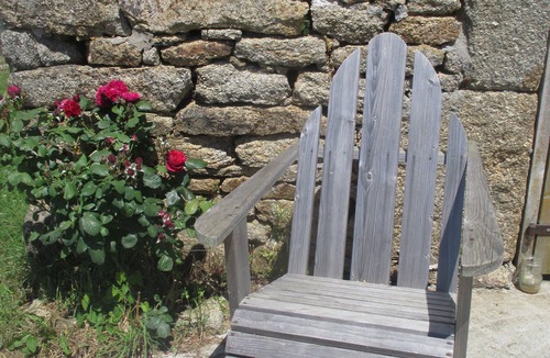 Lampaul-Plouarzel House | home to gulls and blue shutters