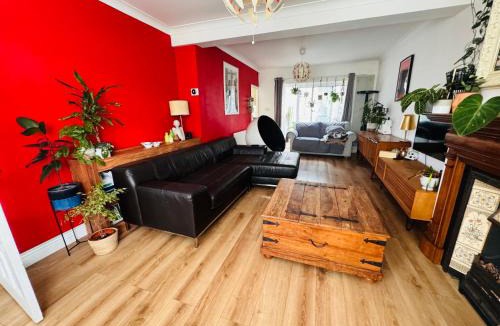 Waltham Cross House | Home to home