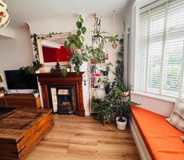 Waltham Cross House | Home to home