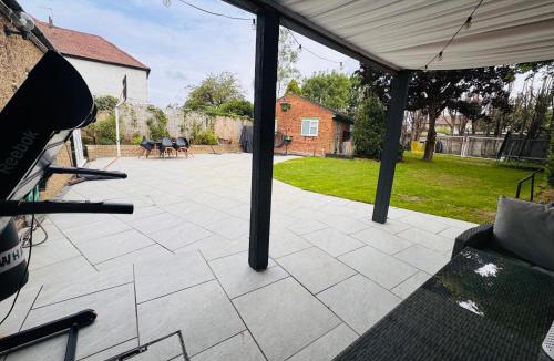 Waltham Cross House | Home to home