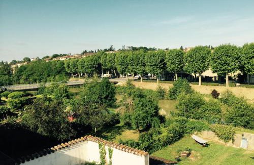 Auch Apartment | Home Town Center