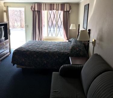 Flint Hotel | Home Town Inn