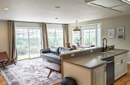 Harbor House | Home w/Beach Access & King Bed