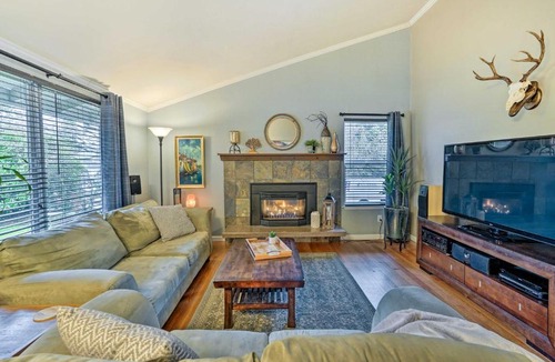 Picnic Point-North Lynnwood House | Home w/Hot Tub: 7 Mi to Edmonds Waterfront!