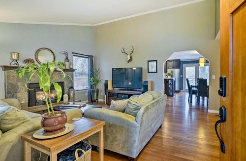 Picnic Point-North Lynnwood House | Home w/Hot Tub: 7 Mi to Edmonds Waterfront!