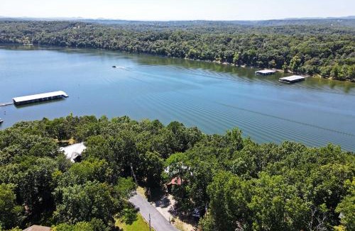 Arrow Point House | Home w/Large Deck on Table Rock Lake!