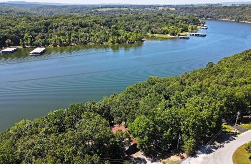 Arrow Point House | Home w/Large Deck on Table Rock Lake!