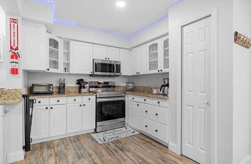 Pinellas Park House | Home w/private pool & fire pit w/pet‑friendly