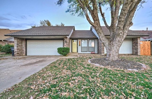 South Oklahoma City House | Home w/Screened Porch ~ 10 Miles to Dtwn OKC!