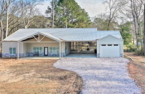 Hemphill House | Home w/Screened Porch - Near Toledo Bend Lake!