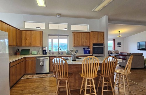 West Wenatchee House | Home with a View in a Serene Setting