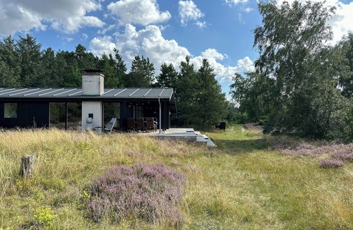 Fjellerup Strand House | Home with large plot near family-friendly beach